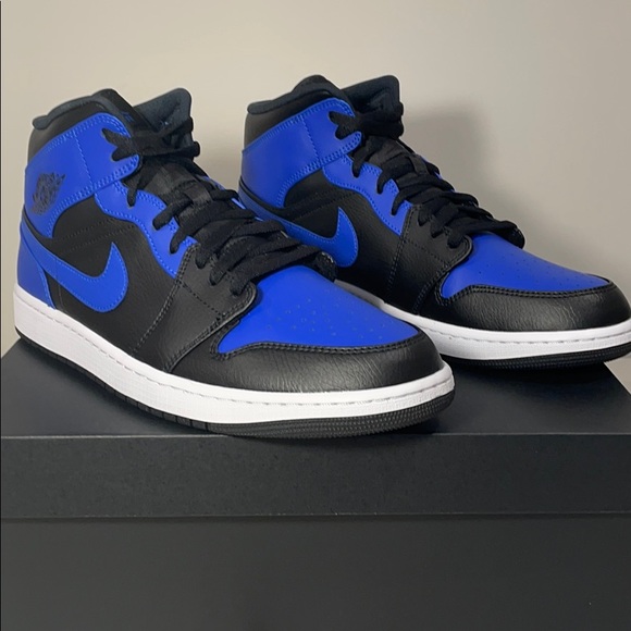 NEW Nike Air Jordan 1 Retro OG Mid Hyper Royal - Picture 3 of 8